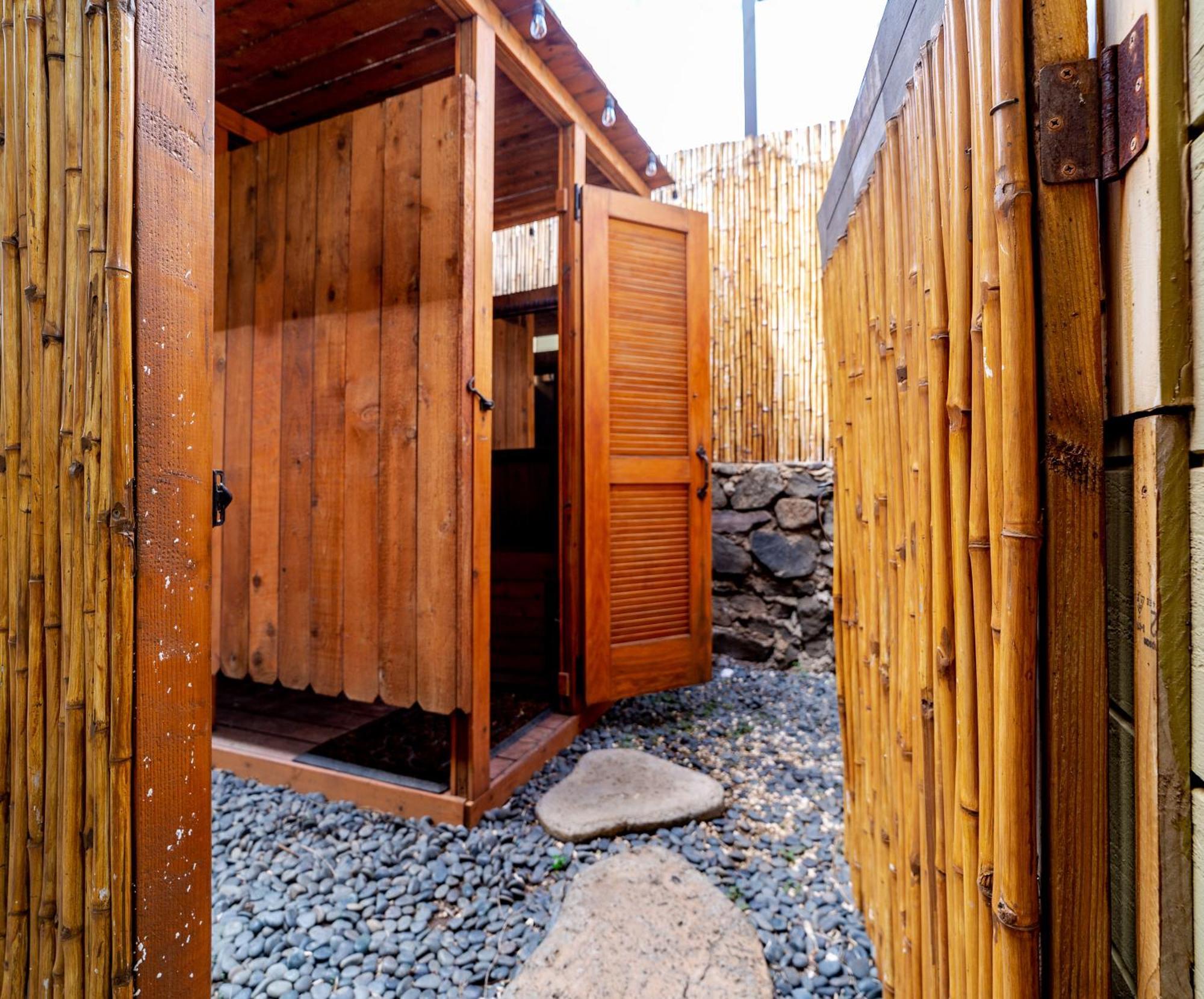 Lotus Suite, 1 Bedroom, Sleeps 4, Pool & Bbq, Pre-Renovation Summer Sale 키헤이 외부 사진
